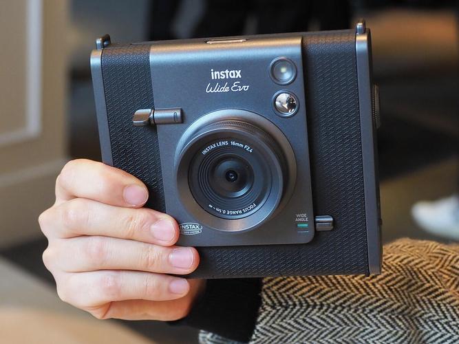 富士新品instax wide evo拍立得混合相机发布,支持数码照片拍摄和wide